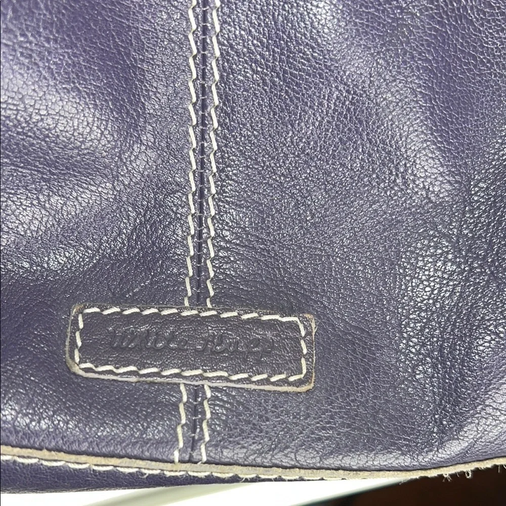 Elegant Navy Leather Shoulder Bag - Picture 8 of 8